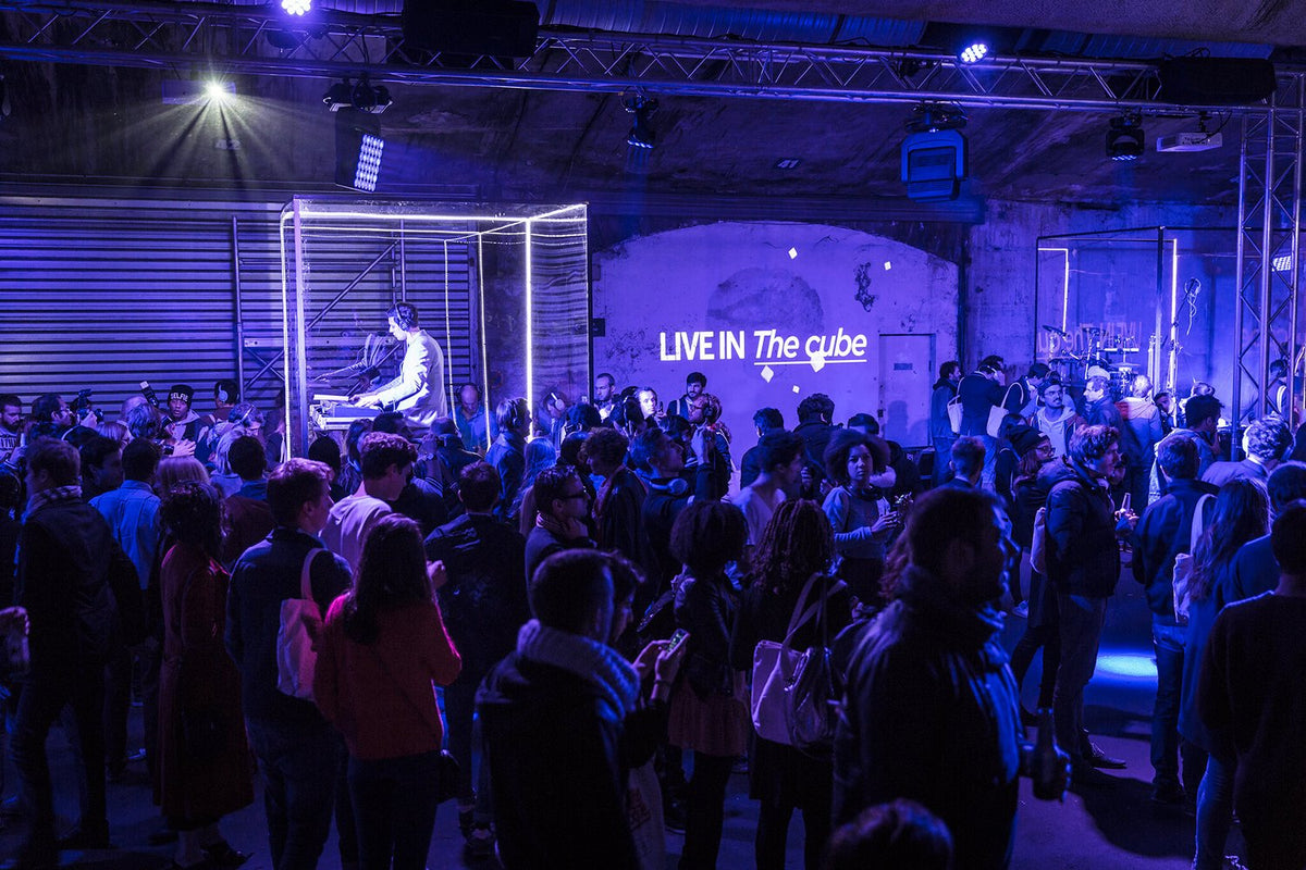Volumes lumineux Dream Néon dans la scénographie BOSE Live in the Cube